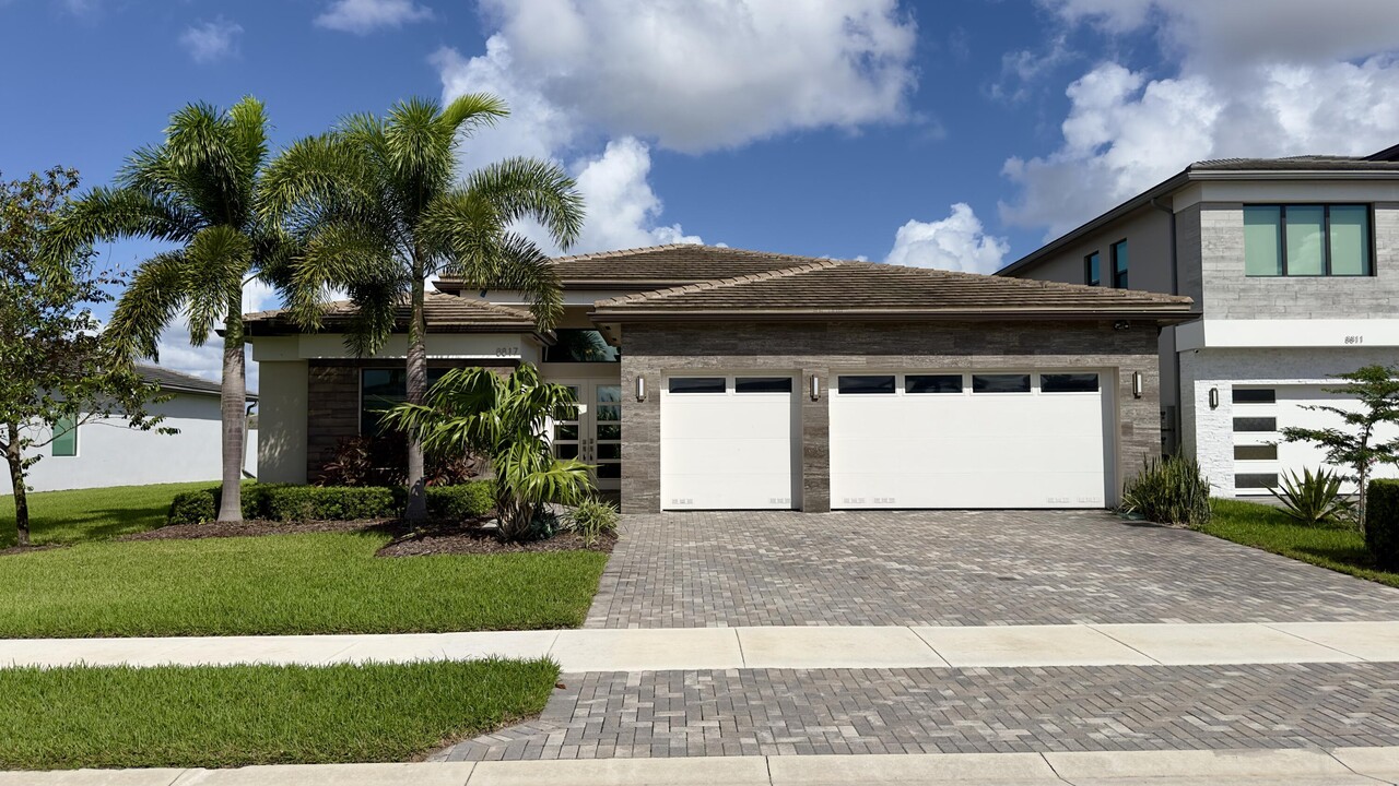 8817 New River Fall Rd in Boca Raton, FL - Building Photo