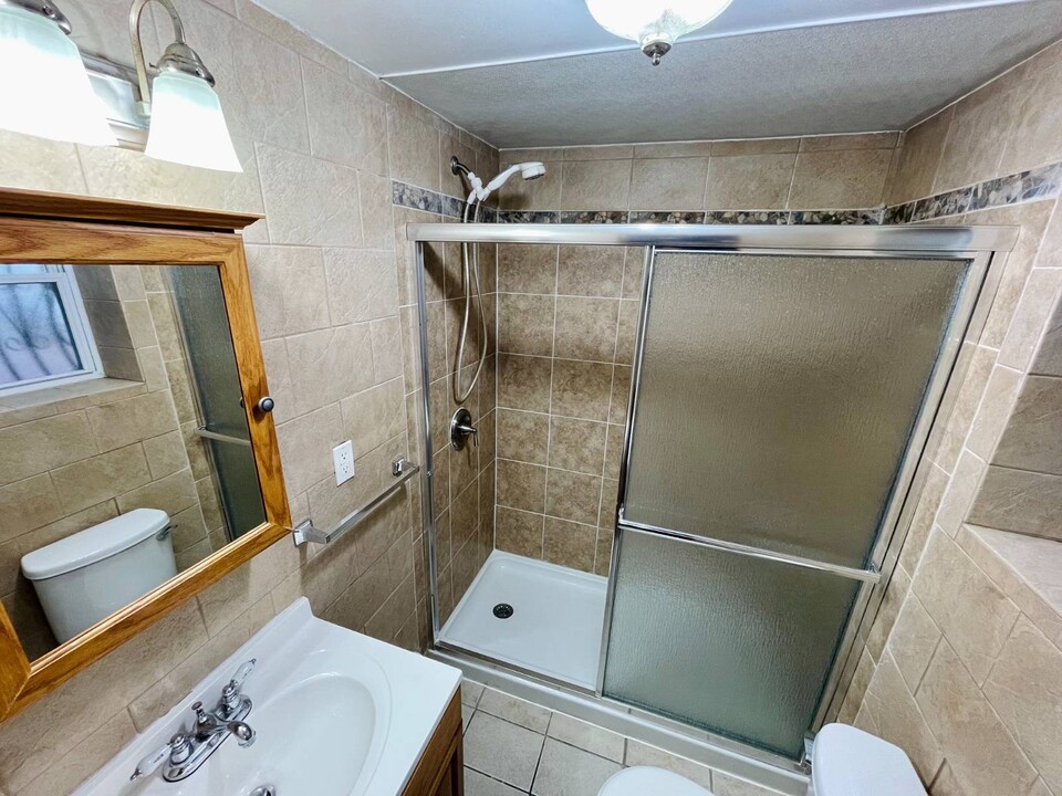 1117 Mace Ave-Unit -Ground Floor in Bronx, NY - Building Photo