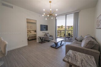 1776 Polk St in Hollywood, FL - Building Photo - Building Photo