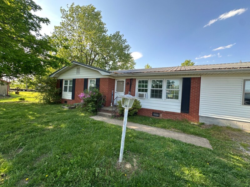 286 E Noel Dr in Cadiz, KY - Building Photo