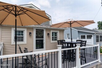 103 4th St in Saratoga Springs, NY - Building Photo - Building Photo
