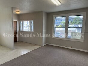 597 Kinoole St in Hilo, HI - Building Photo - Building Photo