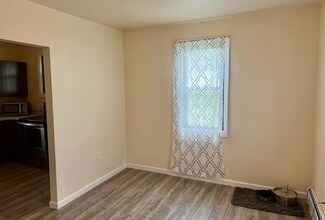 112 2nd St in Mineral Point, PA - Foto de edificio - Building Photo