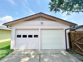 1906 Crockett St in Garland, TX - Building Photo - Building Photo