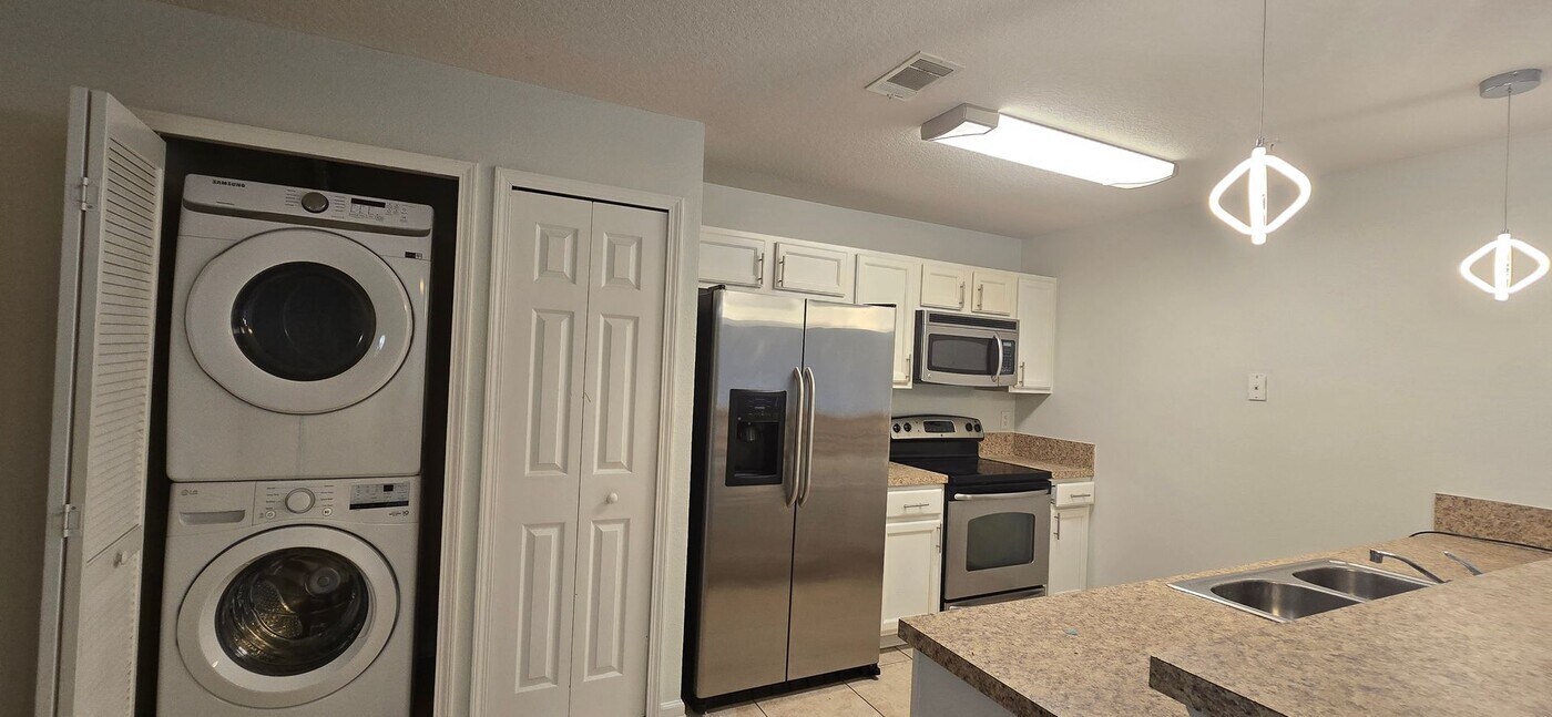 6915 Ortega Woods Dr in Jacksonville, FL - Foto de edificio