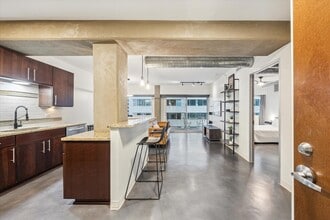 800 Brazos St in Austin, TX - Building Photo - Building Photo