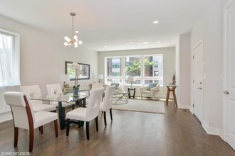 2745 N Ashland Ave in Chicago, IL - Building Photo - Interior Photo