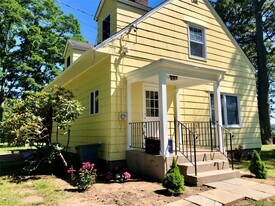 144 Old Winkle Point Rd in Northport, NY - Building Photo