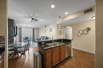 9059 E Panorama Cir, Unit B318 in Englewood, CO - Foto de edificio - Building Photo
