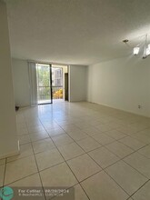 5250 Las Verdes Cir in Delray Beach, FL - Foto de edificio - Building Photo