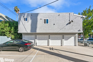 219-223 W 9th St in Long Beach, CA - Building Photo