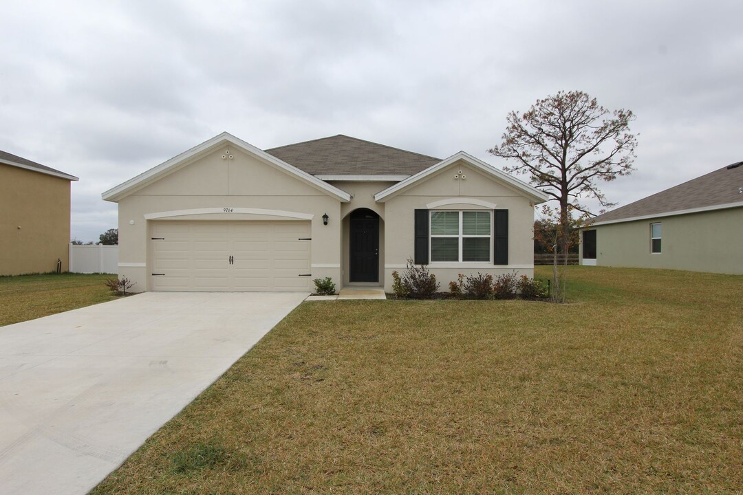 9764 Pepper Tree Trl in Wildwood, FL - Building Photo