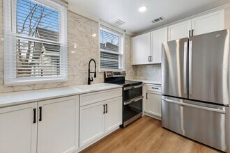 711 W 44th St, Unit 1 in Savannah, GA - Foto de edificio - Building Photo