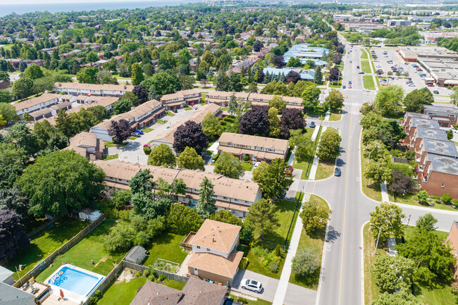 18 Parker Cres in Ajax, ON - Building Photo - Building Photo