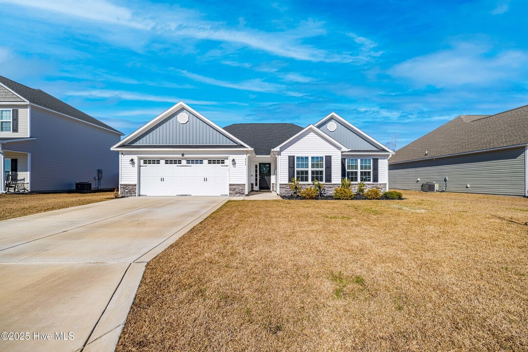 244 Crossroads Store Dr in Jacksonville, NC - Building Photo