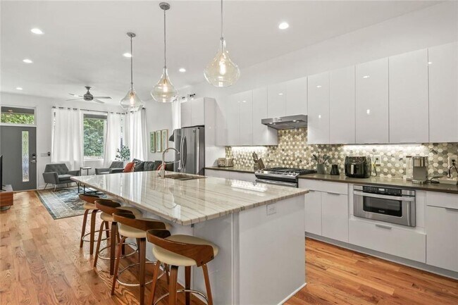 753 Fraser St SE in Atlanta, GA - Foto de edificio - Building Photo