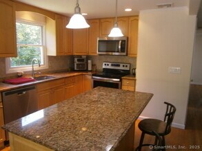18 Hales Rd in Westport, CT - Building Photo - Building Photo