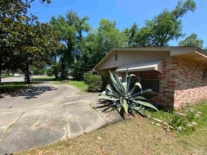 4416 Creighton Rd in Pensacola, FL - Building Photo - Building Photo