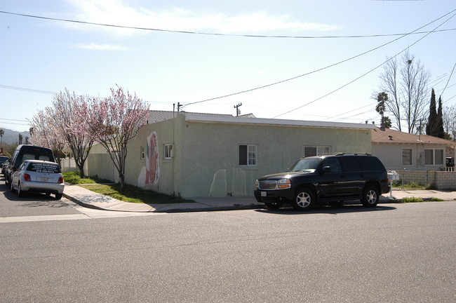 888 Ashland Ave in Simi Valley, CA - Building Photo - Building Photo