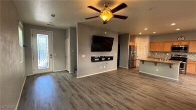 10228 Ruggles Mansion Ave in Las Vegas, NV - Building Photo - Building Photo