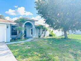 549 SW Prater Ave in Port St. Lucie, FL - Building Photo