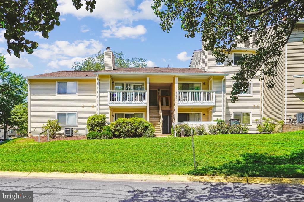 18210 Chalet Dr in Germantown, MD - Building Photo