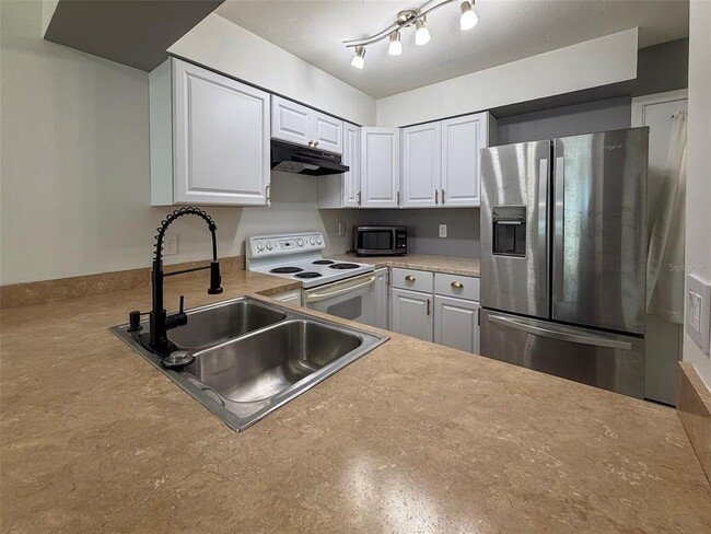 property at 2201 SW 39 Dr