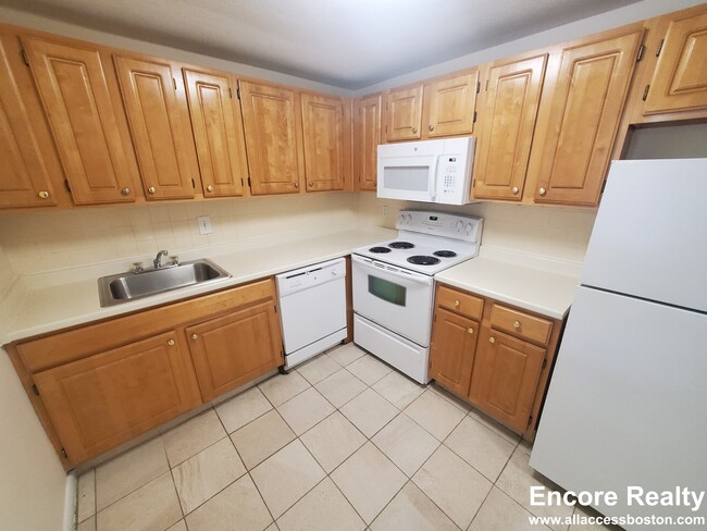 22 Myrtle St, Unit 62 in Watertown, MA - Building Photo - Building Photo