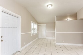 1290 SW 28th Ave in Fort Lauderdale, FL - Building Photo - Building Photo