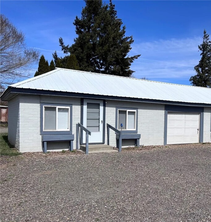 107-109 1st Ave in Kittitas, WA - Building Photo