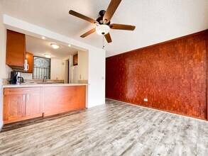 511 Hahaione St in Honolulu, HI - Building Photo - Building Photo