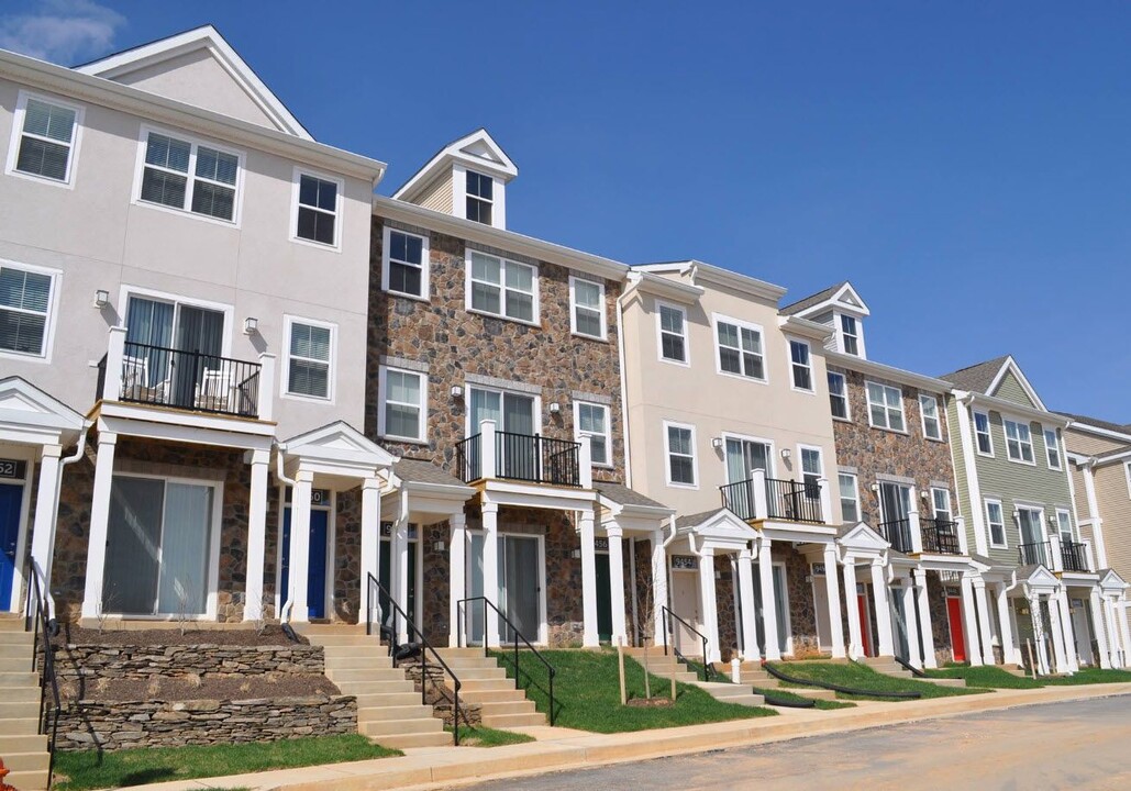 The Townes at Mill Run Apartments in Owings Mills, MD - Building Photo