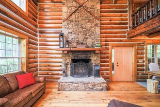 195 Black Bear Dr in Mars Hill, NC - Foto de edificio - Building Photo