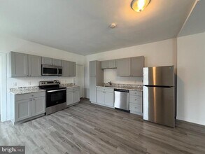 731 E 4th St in Bridgeport, PA - Building Photo - Building Photo