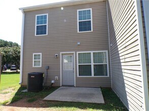 38 Middlebrook Dr in Cartersville, GA - Foto de edificio - Building Photo