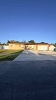2712 SW 118th Ct, Unit 1 Bedroom in Miami, FL - Building Photo