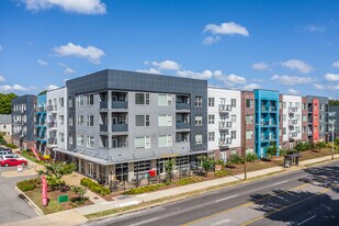 Highland Row in Memphis, TN - Building Photo