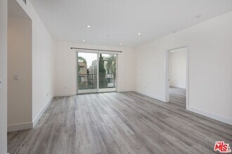 1237 S Holt Ave in Los Angeles, CA - Building Photo - Building Photo