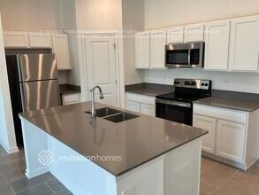 3091 Blue Bonnet Ln in Osteen, FL - Foto de edificio - Building Photo