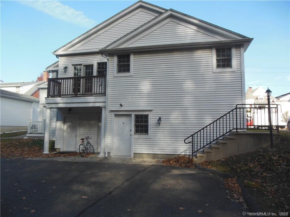 152 Greenwood Ave in Bethel, CT - Building Photo