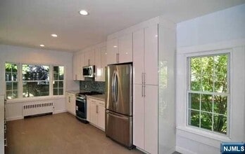 29 N Lyle Ave in Tenafly, NJ - Building Photo - Building Photo