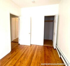 284 Chelsea St in Boston, MA - Foto de edificio - Building Photo
