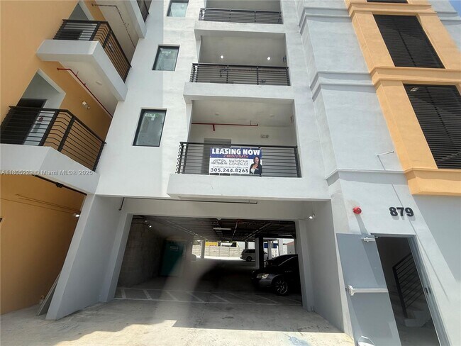 879 E 24th St in Hialeah, FL - Building Photo - Building Photo