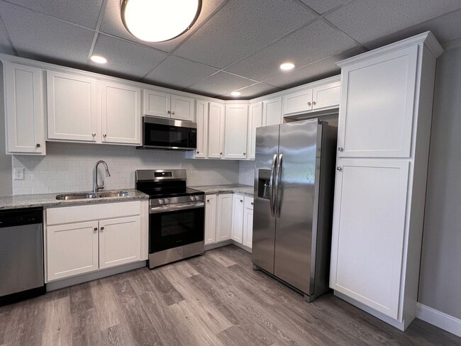 5477 Mauser Rd in Laurys Station, PA - Foto de edificio - Building Photo