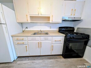 95 Fairview Dr in Danbury, CT - Building Photo - Building Photo