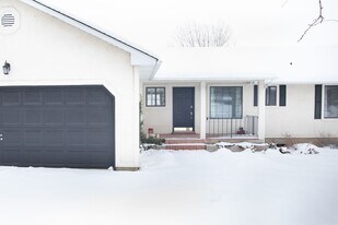 135 Bristol Rd in Logan, UT - Building Photo