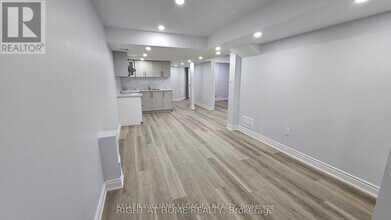 6 Marine Dr in Brampton, ON - Building Photo - Building Photo