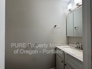 10762 NE Prescott St in Portland, OR - Building Photo - Building Photo