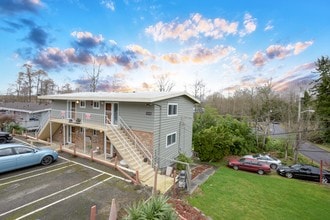 Amelia Apartments in Seatac, WA - Foto de edificio - Building Photo