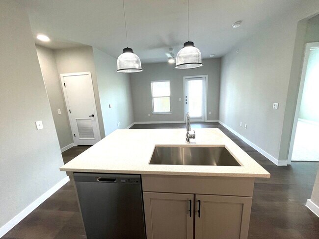 6901 Co Rd 110 in Round Rock, TX - Foto de edificio - Building Photo